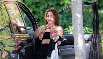 Imagine rară cu Shakira la plajă. Cum au suprins-o paparazzii pe cea mai sexy cântăreață latino