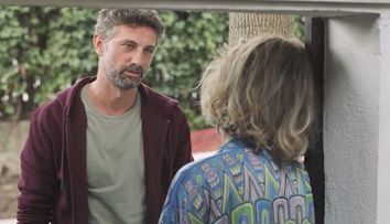 După sărutul cu Profa, Profu` își petrece noaptea alături de mama unui elev!