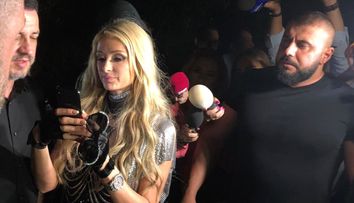Paris Hilton se relaxează în Mykonos după aventura de o noapte de la București