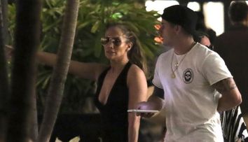 A mers la cumparaturi intr-o tinuta extrem de sexy. De ce toti s-au uitat la decolteul lui Jennifer Lopez 