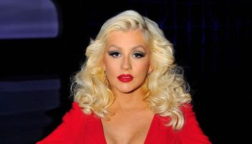 Christina Aguilera nu mai arata asa! Vedeta a renuntat la parul blond si s-a vopsit bruneta