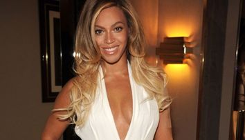 Ele sunt vedetele care colaboreaza cu parintii lor. Cum arata mamele lui Paris Hilton, Beyonce si Evei Amurri