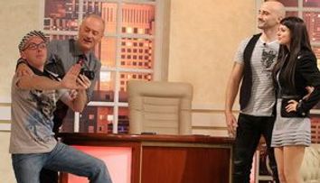 Calin Goia de la Voltaj si Elena Basescu, surprinsi de un paparazzo la “Serviciul Roman de Comedie”