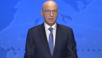 Mircea Geoană, fotografie de colecție de la nunta sa cu Mihaela Geoană, la sosurile picante ale lui Măruță! 