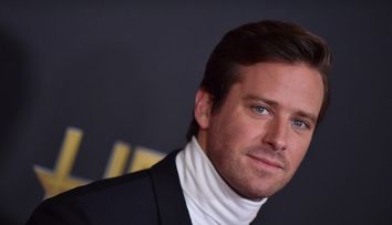 Armie Hammer a pierdut un rol din cauza unor mesaje obscene pe social media