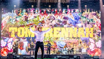 Peste 97.000 de fani s-au bucurat de magia UNTOLD în prima zi de festival! Louis Tomlinson și Tom Grennan au pregătit show-uri excepționale pentru zecile de mii de oameni de la mainstage
