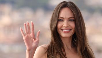 Angelina Jolie, schimbare radicală de look. S-a întors la părul blond și pare cu 10 ani mai tânără