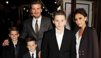 Putini parinti cu bani si-ar pune copilul sa faca asta. Sotii Beckham il obisnuiesc pe fiul lor cel mare cu viata grea