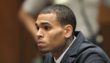 Iubitul Rihannei, Chris Brown, a intrat cu masina intr-un zid. Afla ce a patit artistul si din cauza cui s-a produs accidentul