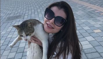 Monica Gabor, poze din vacanța din Franța. Cum arată inelul cu diamant primit de la bărbatul din viața ei?