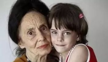 Eliza, fiica Adrianei Iliescu, cea mai bătrână mamă din România, a împlinit 21 de ani. Cum arată astăzi tânăra