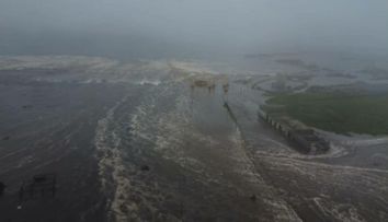 FOTO Momentul în care un tsunami de 4,5 metri lovește țărmul peninsulei ruse Kamchatka. Alertă maximă pe coasta Oceanului Pacific după cutremurul de 8,8 grade