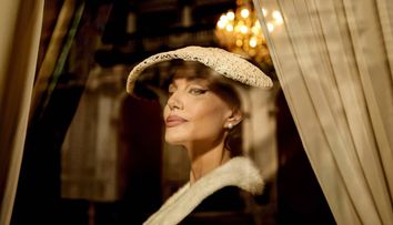 Pelicula ”MARIA” pe VOYO!  Angelina Jolie, în rolul celebrei Maria Callas. Filmul explorează ultimele zile din viața sopranei