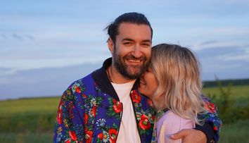 Minunea prin care Gina Pistol a rămas însărcinată la 40 de ani, deși medicii îi dădeau șanse aproape zero. Soția lui Smiley a simțit imediat ce s-a întâmplat: „Era cu mine tot timpul”