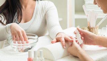 Ultima moda in materie de unghii. Cum arata manichiura-cuart si de ce vor toate doamnele si domnisoarele sa o incerce