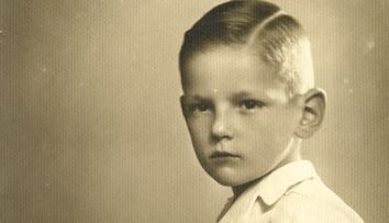 Îl recunoști? Este unul dintre cei mai iubiți actori români. Maestrul și-a dedicat întreaga viață scenei și a jucat în peste 50 de filme. Cum arată la 90 de ani