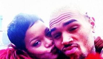 Schimb dur de replici intre Rihanna si Chris Brown. Cum s-au atacat cei doi pe o retea de socializare