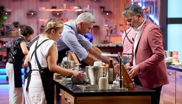 Presiune mare pentru unii concurenți MasterChef. Ce preparat trebuie să gătească la proba eliminatorie