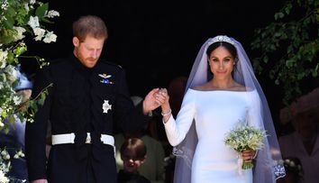 Reginei Elisabeta nu i-a plăcut deloc rochia de mireasă a lui Meghan Markle. Motivul pentru care a criticat-o dur