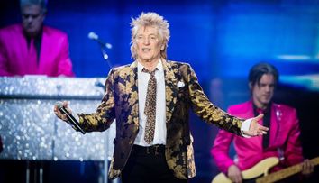 VIDEO La 75 de ani, Rod Stewart a lovit un om de pază în fața unui hotel din Florida