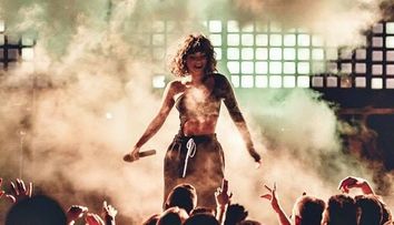 De ziua ei, INNA le-a făcut cadou fanilor un video spectaculos! Vezi cum îşi promovează albumul “YO”