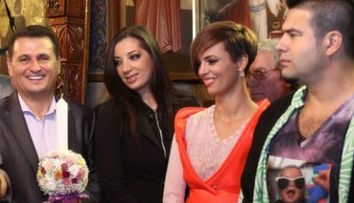 Nea Marin si Cocuta l-au botezat pe baiatul lui Edi Stancu. Uite ce dulce e Robert Andrei. A dormit in timpul slujbei