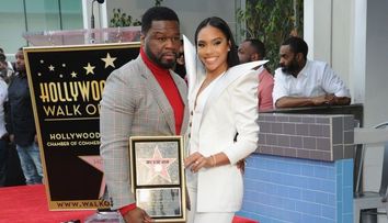 50 Cent a primit o stea pe Walk of Fame. Rapperul a venit însoțit de iubita sa superbă