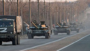 Soldații ruși, gesturi disperate în Ucraina: un militar și-a călcat superiorul cu tancul