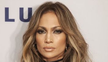 Toate fanele vor sa-i copieze manichiura divei Jennifer Lopez. Cum si-a facut unghiile cea mai hot cantareata latino