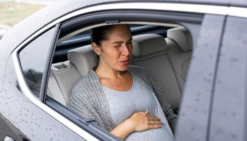 Ce a pățit o femeie din Marea Britanie după ce a născut într-un taxi: 