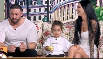 Roxana Vancea, La Măruță, alături de fiul Zian și de soț