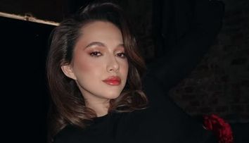 Carla Iliași, concurenta care a impresionat o țară întreagă după ce a făcut parte din echipa lui Smiley la Vocea României, a lansat prima ei piesă! Cum sună „Brațele Tale”