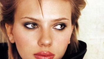Ghiceste ale cui sunt buzele sexy! UPDATE: Ati ghicit raspunsul corect - Scarlett Johansson