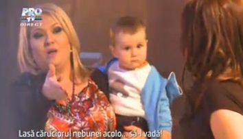 Viorica de la Clejani s-a trezit cu un copil abandonat in brate. Vezi VIDEO