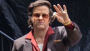 Pentru rolul de mafiot, i-au mărit nasul și bărbia. Îl recunoști pe celebrul actor? În anii 2000 se număra printre cei mai atrăgători bărbați de la Hollywood