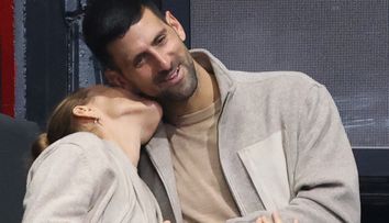 Cât de frumoasă este Jelena, soția legendarului Novak Djokovic! Imaginile cu cei doi în tribune la Jocurile Olimpice au făcut deliciul fanilor! Au o poveste de dragoste demnă de scenariul unui film