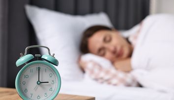 Câte ore ar trebui să dormi de la vârsta de 40 de ani, potrivit unui neurolog