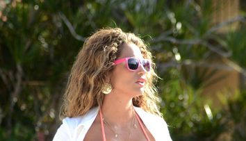 Cea mai sexy fanatica a fitness-ului din America, intr-o ipostaza jenanta la piscina. Ce a aratat cand a iesit din apa: FOTO