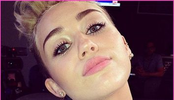 Uda, goala si vulgara pe coperta revistei Rolling Stone. Cea mai recenta imagine cu care Miley Cyrus si-a scandalizat fanii