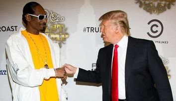 Snoop Dogg, noul erou al americanilor. L-a înjurat pe Donald Trump în fața Casei Albe
