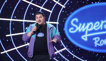 Denis Borovina a creat un moment plin de energie pe scena SuperStar. Smiley: „Am încredere în potențialul tău”