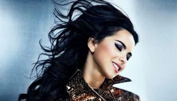 Un nou look pentru Inna. Si-a schimbat culoarea parului pentru coperta noului album