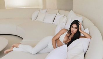 Imagini fabuloase din “palatele” surorilor Kardashian. În ce lux și opulență se răsfață Kim&Co