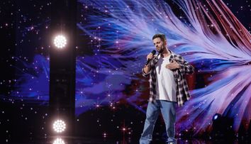 La Românii au talent 2025, Dumitru Marin și-a cântat povestea vieții: „Am fost paralizat de la naștere până la 4 ani, un doctor m-a dus în Germania și m-a operat”