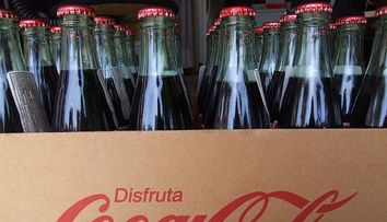 Americanii renunta pe rand la Coca Cola din sticla de plastic. Cu ce au inlocuit-o: 