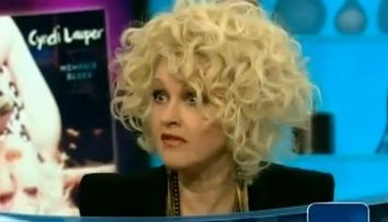 Gafa la US Open: Cyndi Lauper a incurcat versurile imnului american!