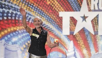Florian Carpaci, contorsionistul care a impresionat la  