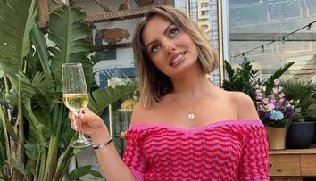 Alexandra Stan, apariție plină de senzualitate în bikini. Cântăreața își petrece vacanța în Italia