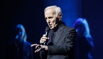 Charles Aznavour a murit. Cel supranumit ”Frank Sinatra al Franței” s-a stins la 94 de ani