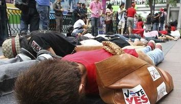 Imaginea zilei: proteste pasnice la Bangkok